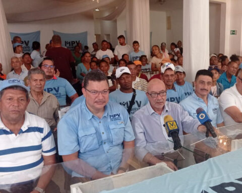 Andrés Caleca received support from the Movement for Venezuela