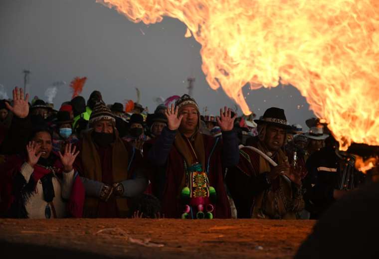 Arce and Choquehuanca receive the Andean New Year in Tiwanaku