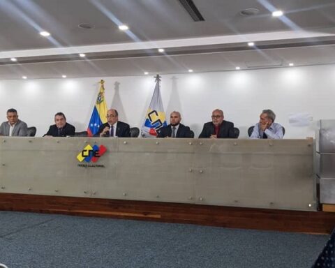 Autoridades del CNE renuncian a su cargo e inicia procedimiento para nuevas postulaciones