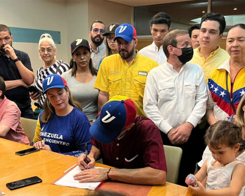 Capriles registered for the primaries: What proceeds is to annul my disqualification