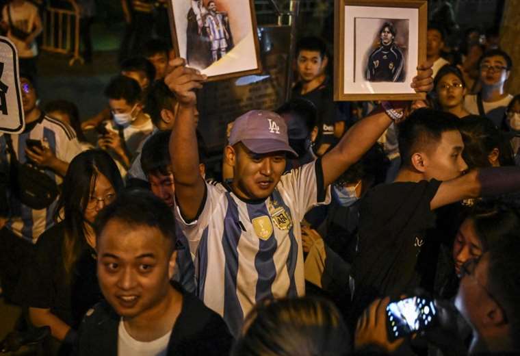 Chinese fan fulfills his dream of seeing Messi at any cost