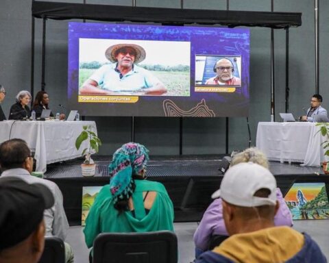 Colombia begins to plan the search for the disappeared buried in Venezuela