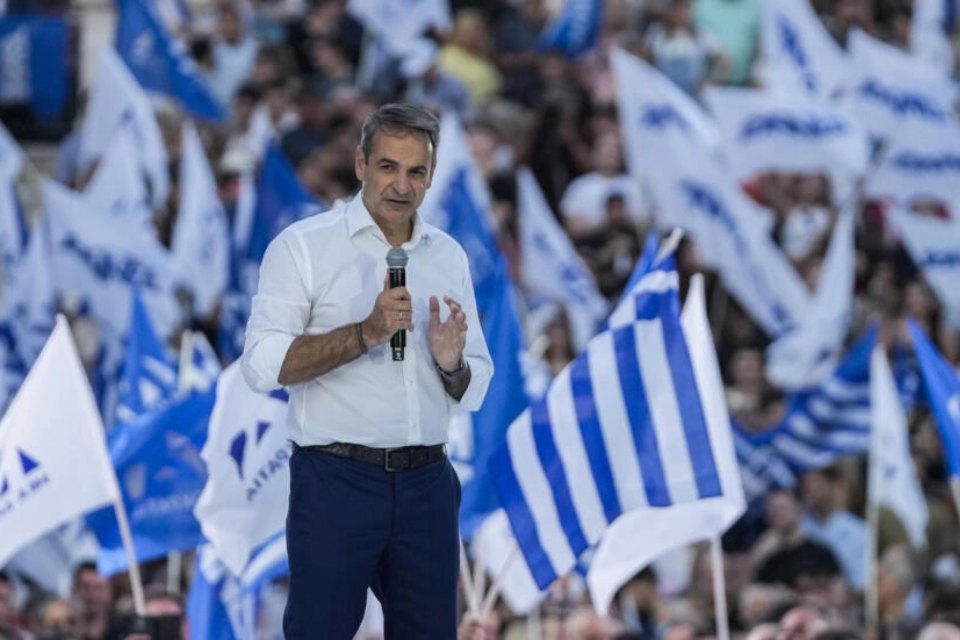 Conservative Mitsotakis easily wins elections in Greece, according to polls