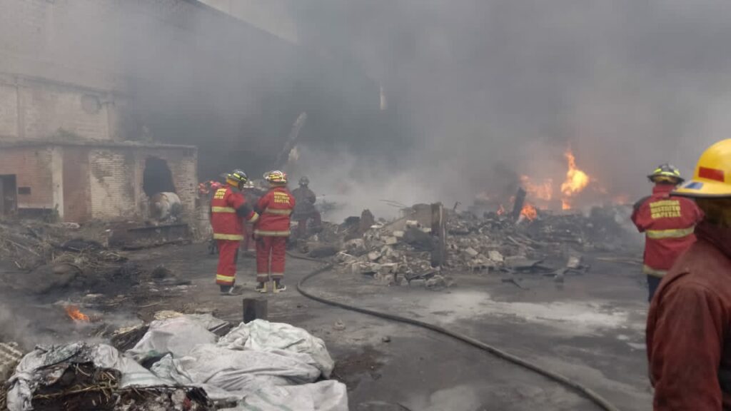 Controlled fire at Textile Suelatex company in La Yaguara