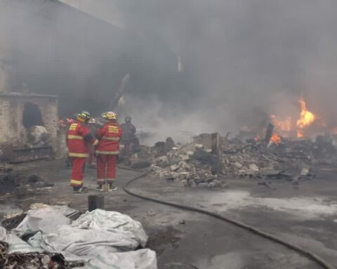 Controlled fire at Textile Suelatex company in La Yaguara