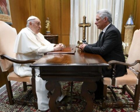 Díaz-Canel met in the Vatican with Pope Francis during his European tour