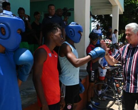 Díaz-Canel resumes his visits to the 'Potemkin villages' where they show him successful Cuba