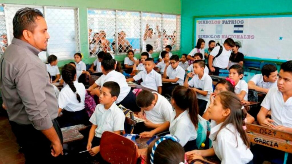 Father Edwin Román to Nicaraguan teachers: "Never lose the sense of your noble vocation"