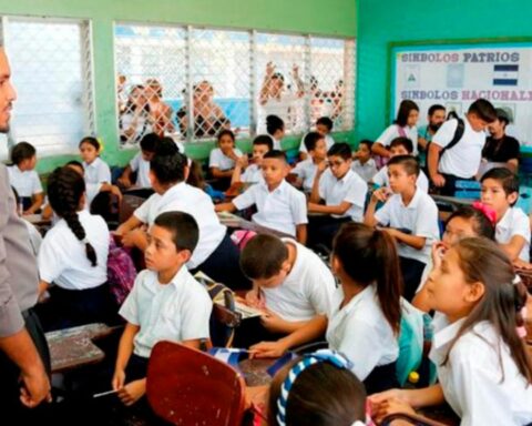 Father Edwin Román to Nicaraguan teachers: "Never lose the sense of your noble vocation"