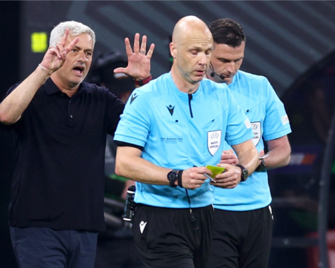 Four-game suspension against Mourinho for insulting a referee