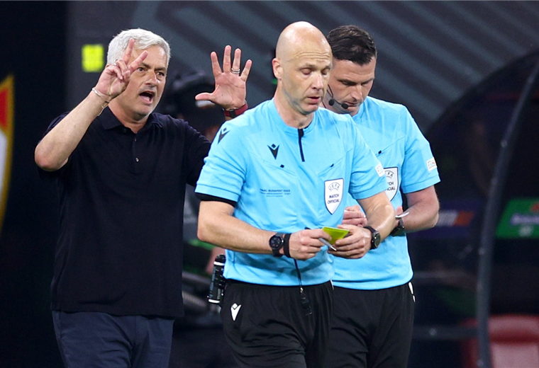 Four-game suspension against Mourinho for insulting a referee