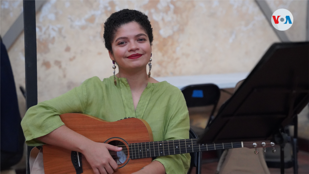 “I sing to address mental health through music”: the story of Nicaraguan psychologist and refugee Ceshia Ubau