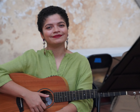 “I sing to address mental health through music”: the story of Nicaraguan psychologist and refugee Ceshia Ubau