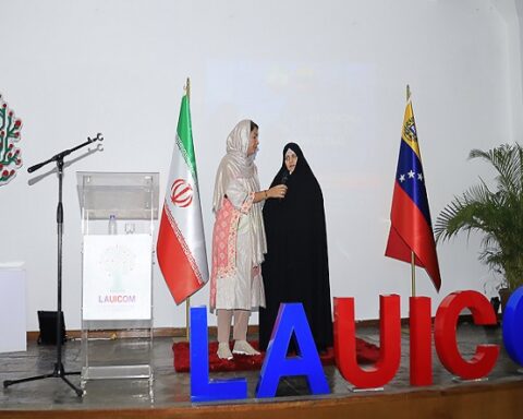 Primera dama de Irán habló sobre antivalores del capitalismo en la UICOM