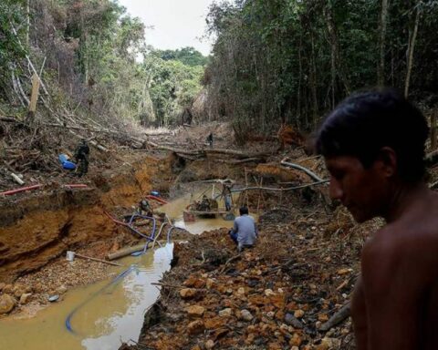 Maduro calls to combat consumerism and the "excessive exploitation" of natural resources