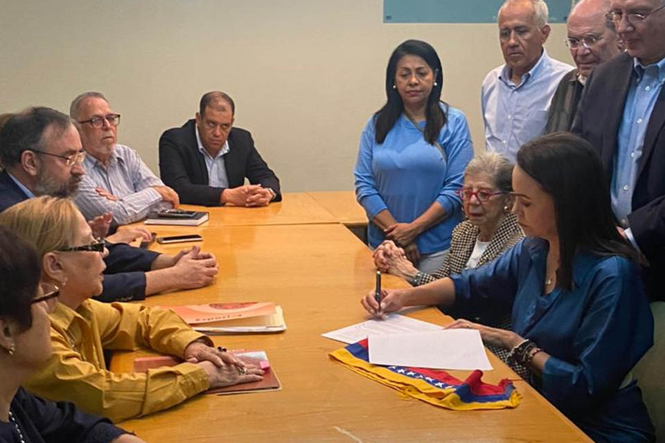 María Corina Machado enrolled in the primaries: Here it is the people who enable it