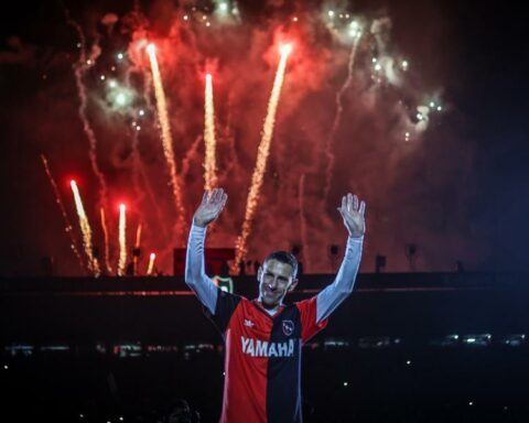 Maxi Rodríguez said goodbye to football in style