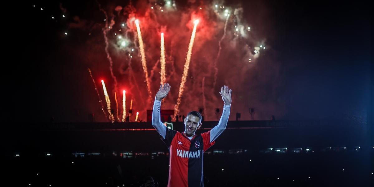 Maxi Rodríguez said goodbye to football in style