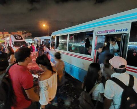 Passengers travel like 'sardines' in buses that exceed their capacity