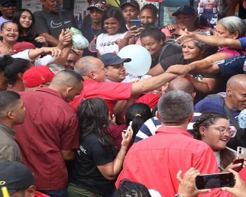 Pueblo de Catia movilizado contra sanciones y en respaldo al presidente Maduro