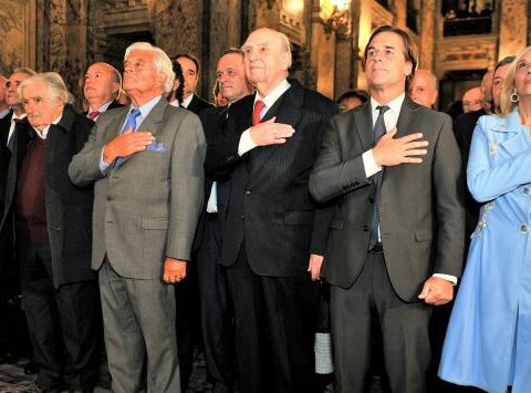 Presidente Lacalle Pou participó en acto que recordó la disolución de las Cámaras