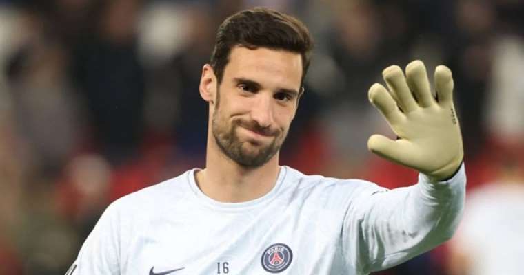 Sergio Rico continues "stable within gravity"