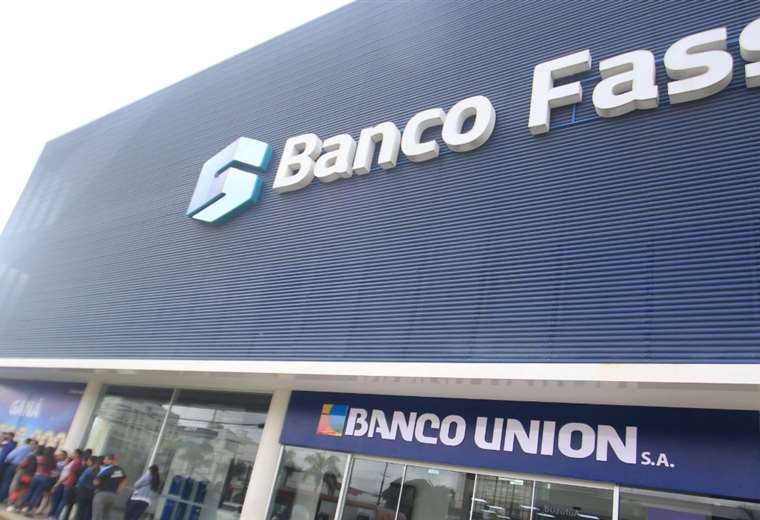 Sixth Banco Fassil executive accused of financial crimes falls