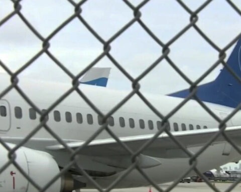 The US continues to deport Cubans, this Thursday a third flight arrived in Havana