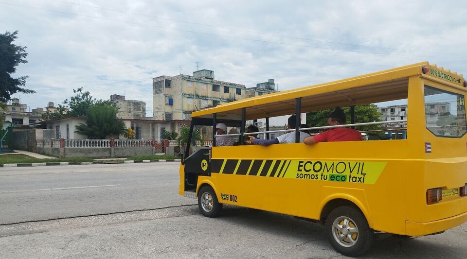 The electric minibus of Sancti Spíritus, a "invention" of the Cuban military that does not take off