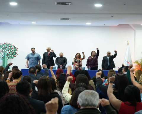 Entregan certificados a participantes del Diplomado en Comunicación Política