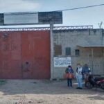 They investigate two deaths in the Montero prison and isolate five inmates