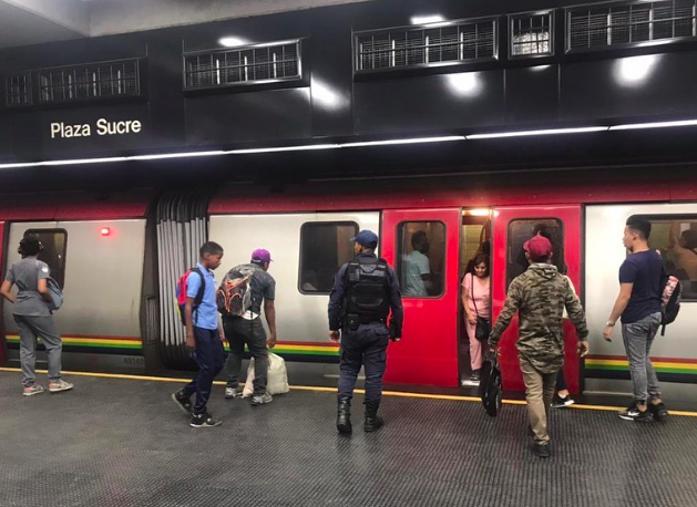 They promote security device in the Caracas Metro