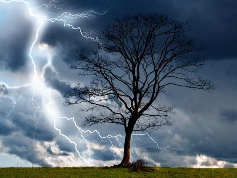 Three Nicaraguans are hospitalized after receiving lightning discharges