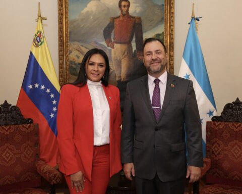 Venezuela and Honduras review bilateral cooperation agreements