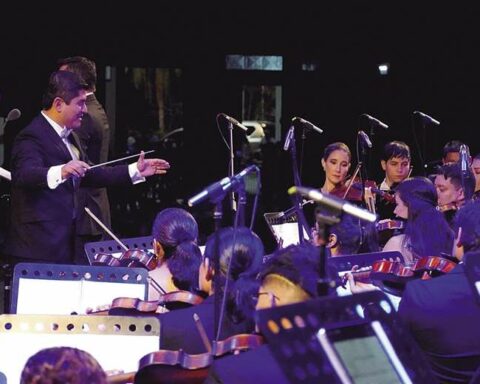 With 150 musicians, the Philharmonic brings Holst's Planets to the stage