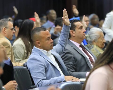 AN approves extension to expand report on Trump's confessions