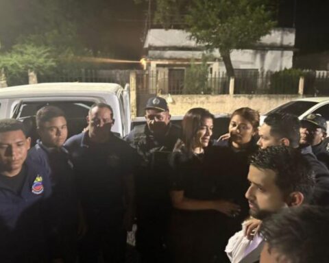 After hours of negotiation, police officers kidnapped by inmates in Aragua were released