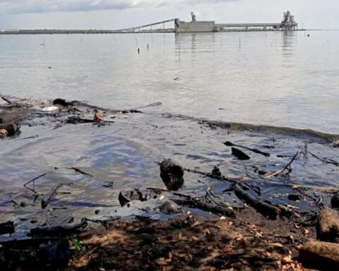 Bachaquero and San Francisco del Zulia municipalities cause more oil spills in the Lake