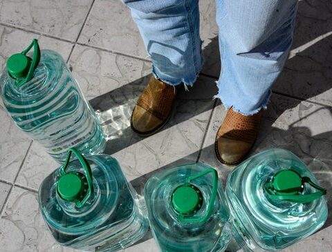 Bottled water: how many stores lowered the price since the tax exemption?