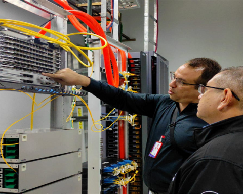 Cantv inspects Fajardo telephone exchange in Caracas