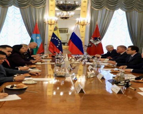 Alcaldesa Carmen Meléndez sostiene encuentro con su homologo de Moscú Alexander Gorbenko