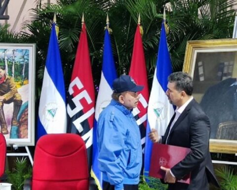 Embajador de Colombia en Managua con Daniel Ortega