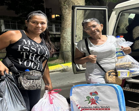 Entregan piñatas a comunidades para celebración del Día del Niño en Caracas