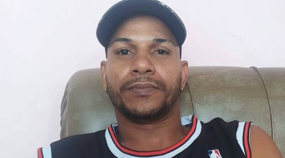 Cuban activist Maykel Osorbo sews his mouth shut in protest of ill-treatment in prison