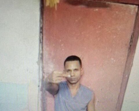 Cuban activist Maykel Osorbo threatens to sew his mouth shut for ill-treatment in prison