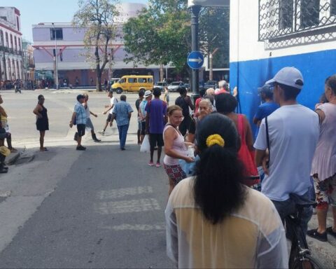 Customer disenchantment with the "state methods" of a privatized bakery in Havana