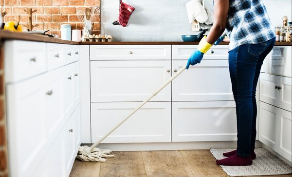 Domestic workers: how much is the next salary adjustment and when it is paid