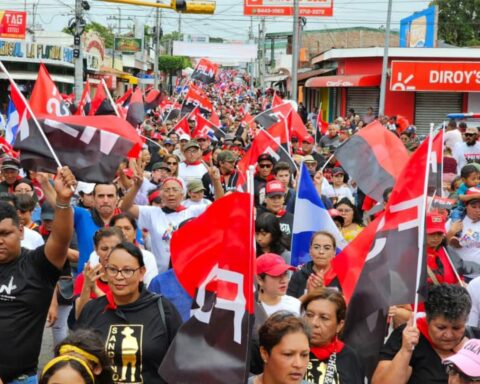 During the July celebrations, internal divisions within the FSLN surfaced.