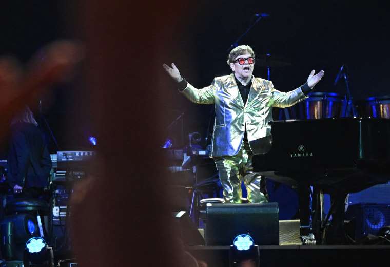 Fans around the world bid farewell to Elton John at his last concert