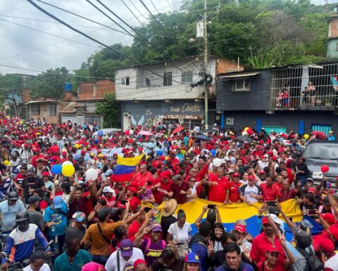 Guarenas marched in support of President Maduro and in rejection of sanctions